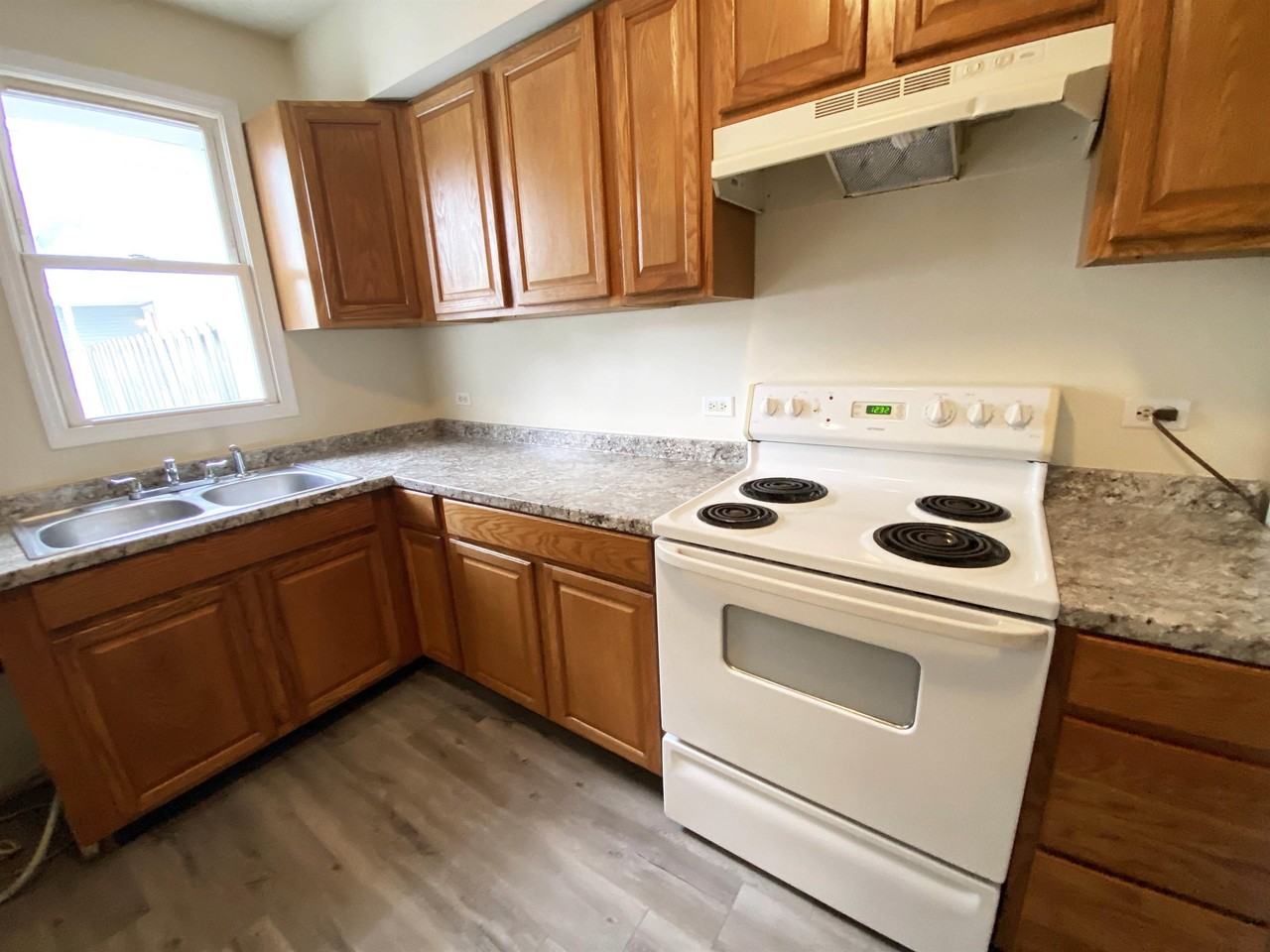 236 N Raleigh St - Photo 2 of 15