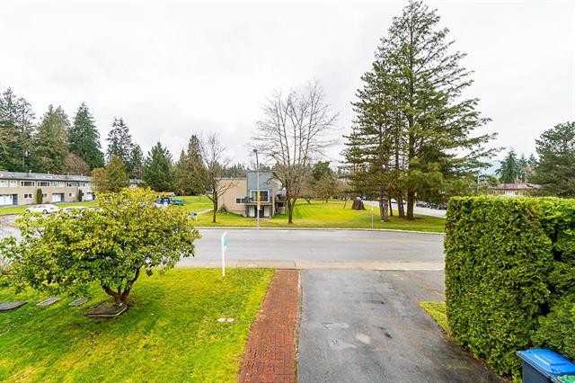 209 Angela Drive - Photo 3 of 25