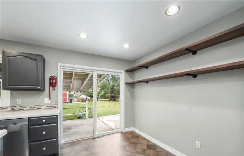 2147 Yellowstone Ave - Photo 3 of 10