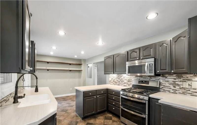 2147 Yellowstone Ave - Photo 4 of 10