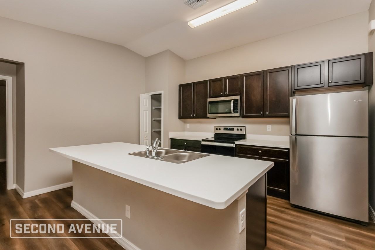 736 Barcia St E - Photo 7 of 27