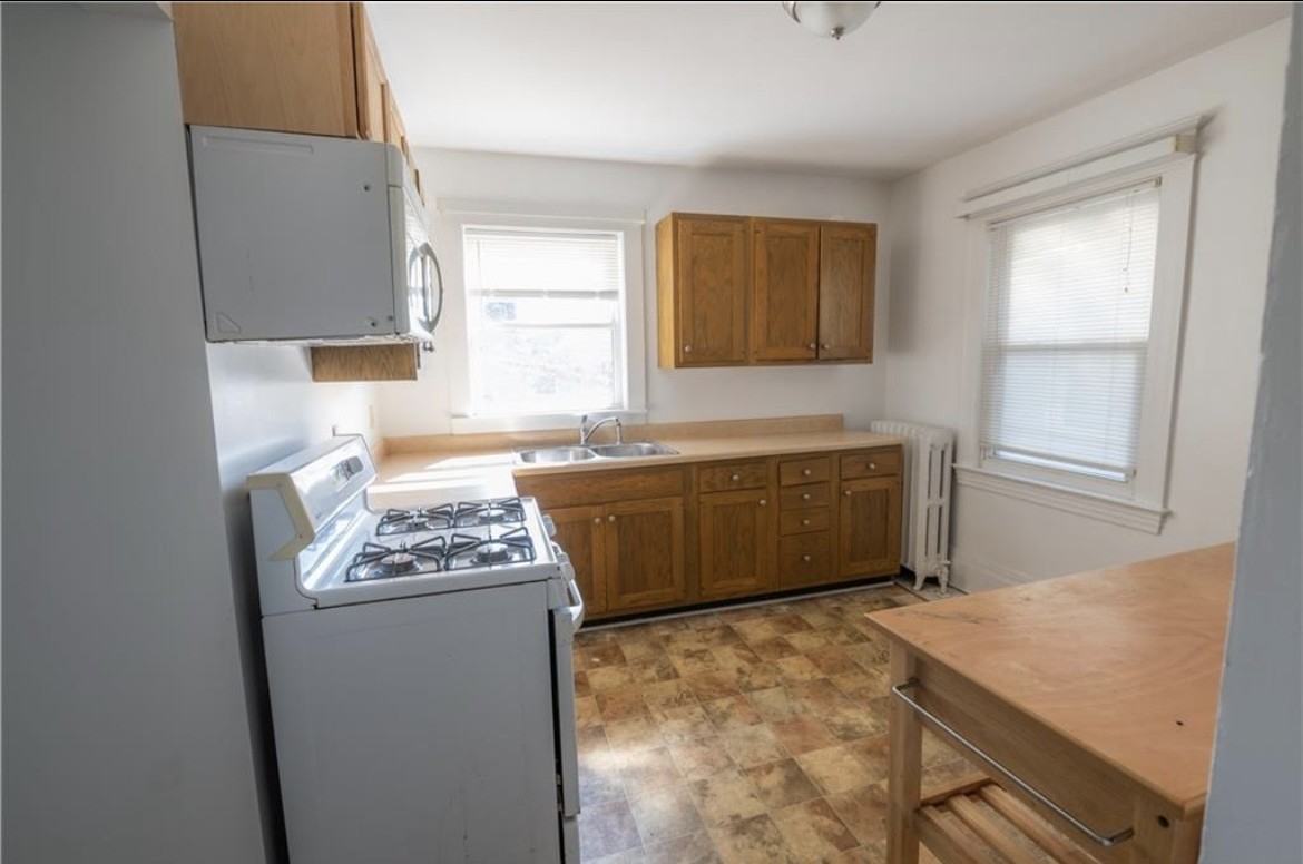 32 Cornell St #B - Photo 6 of 15