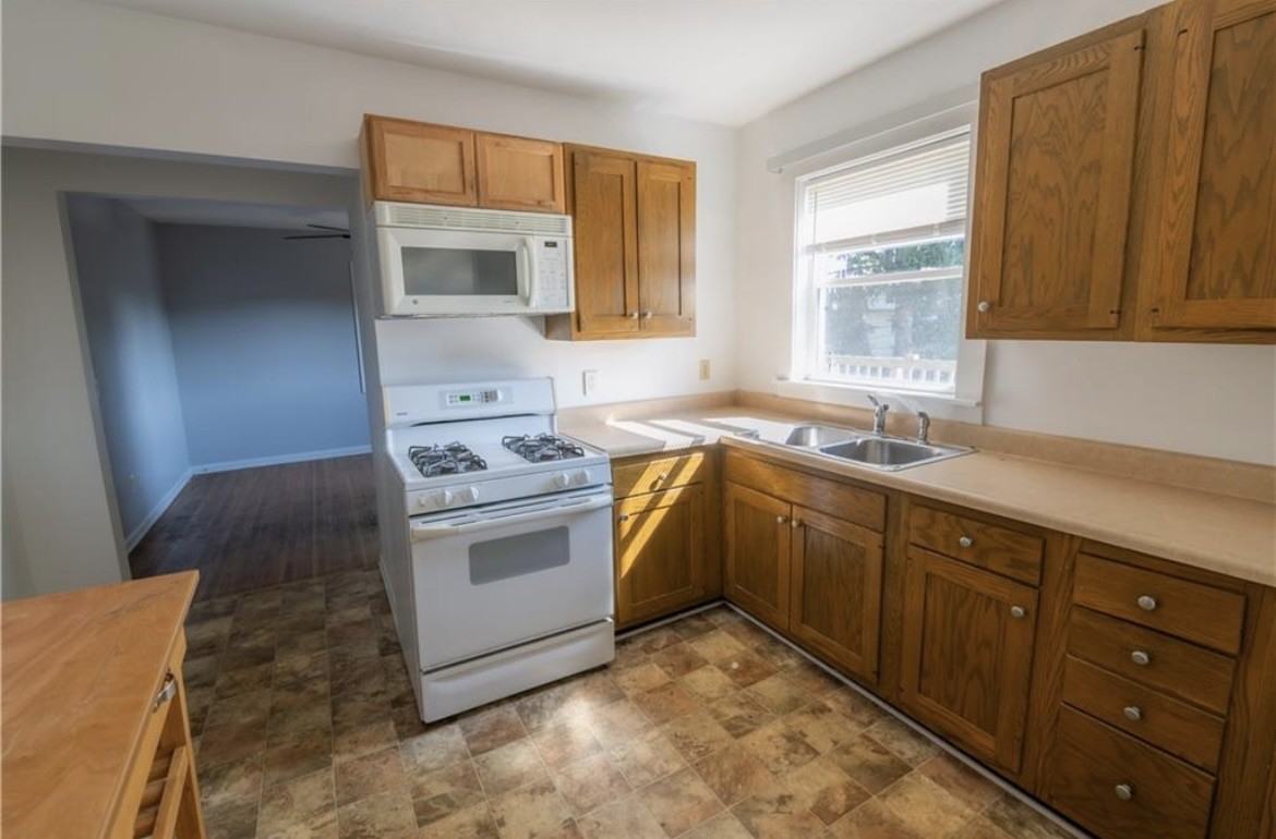 32 Cornell St #B - Photo 7 of 15
