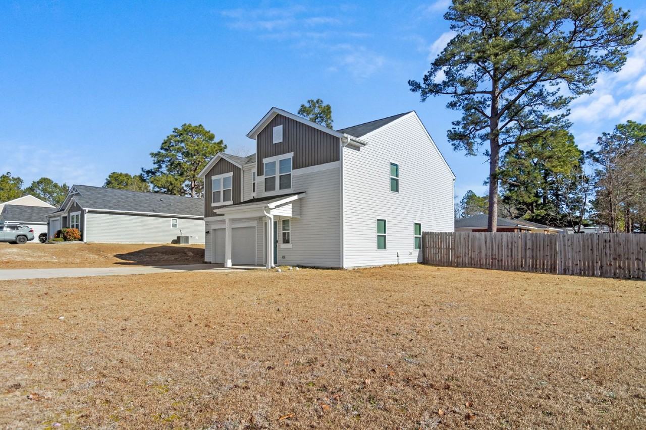 1421 Demila Dr - Photo 3 of 36