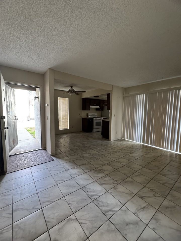 1405 Vegas Valley Dr Apt 201 - Photo 2 of 6