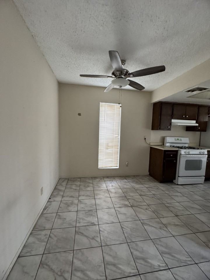 1405 Vegas Valley Dr Apt 201 - Photo 3 of 6