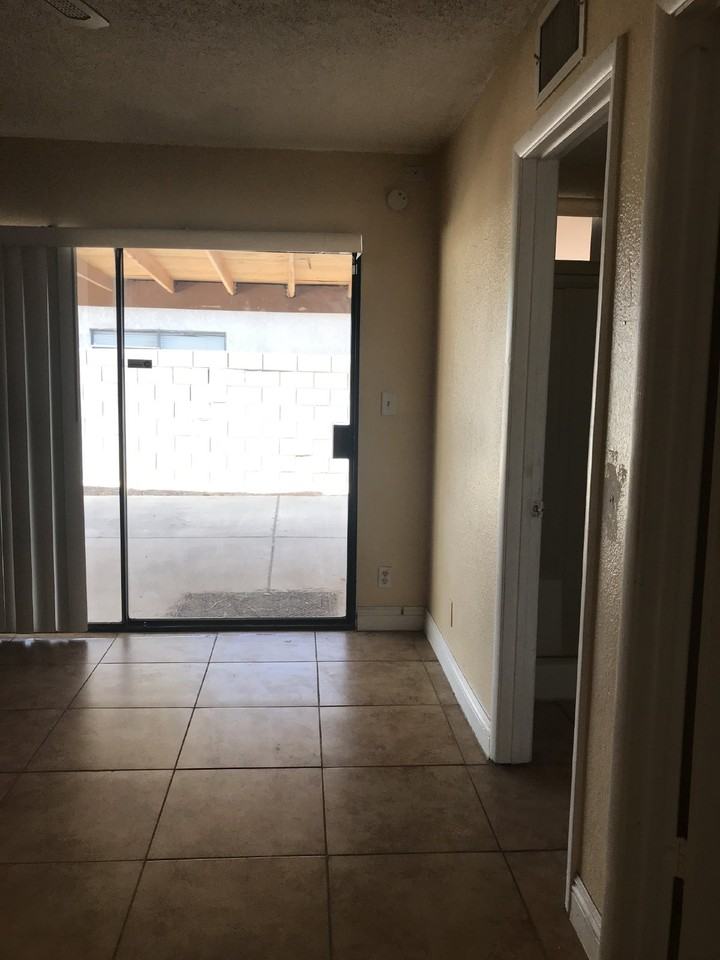 4879 Summerhill Rd - Photo 4 of 9