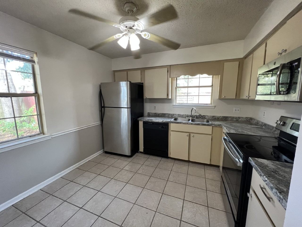 829 Lost Grove Ln - Photo 7 of 21