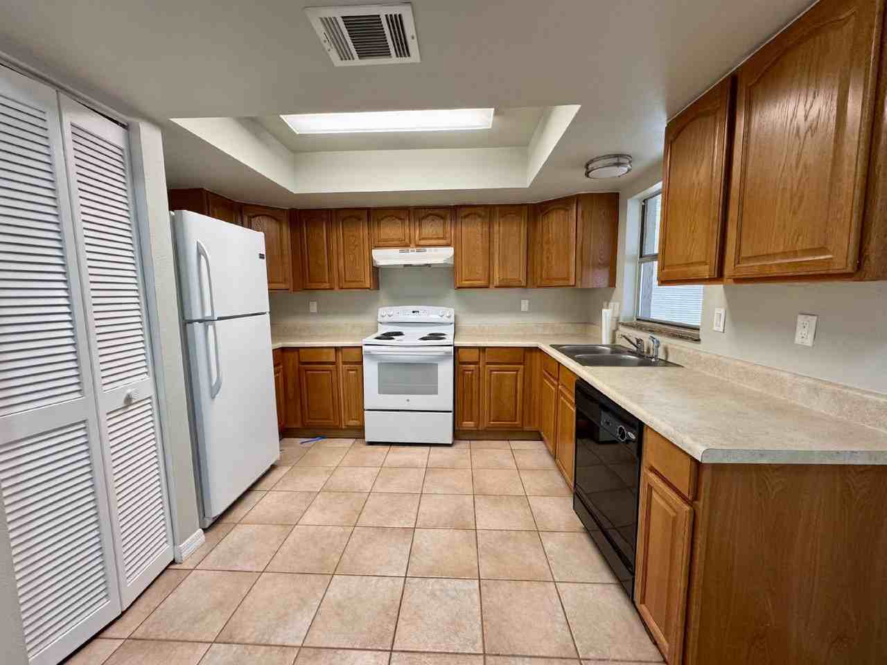 918 San Carlos Way - Photo 5 of 20