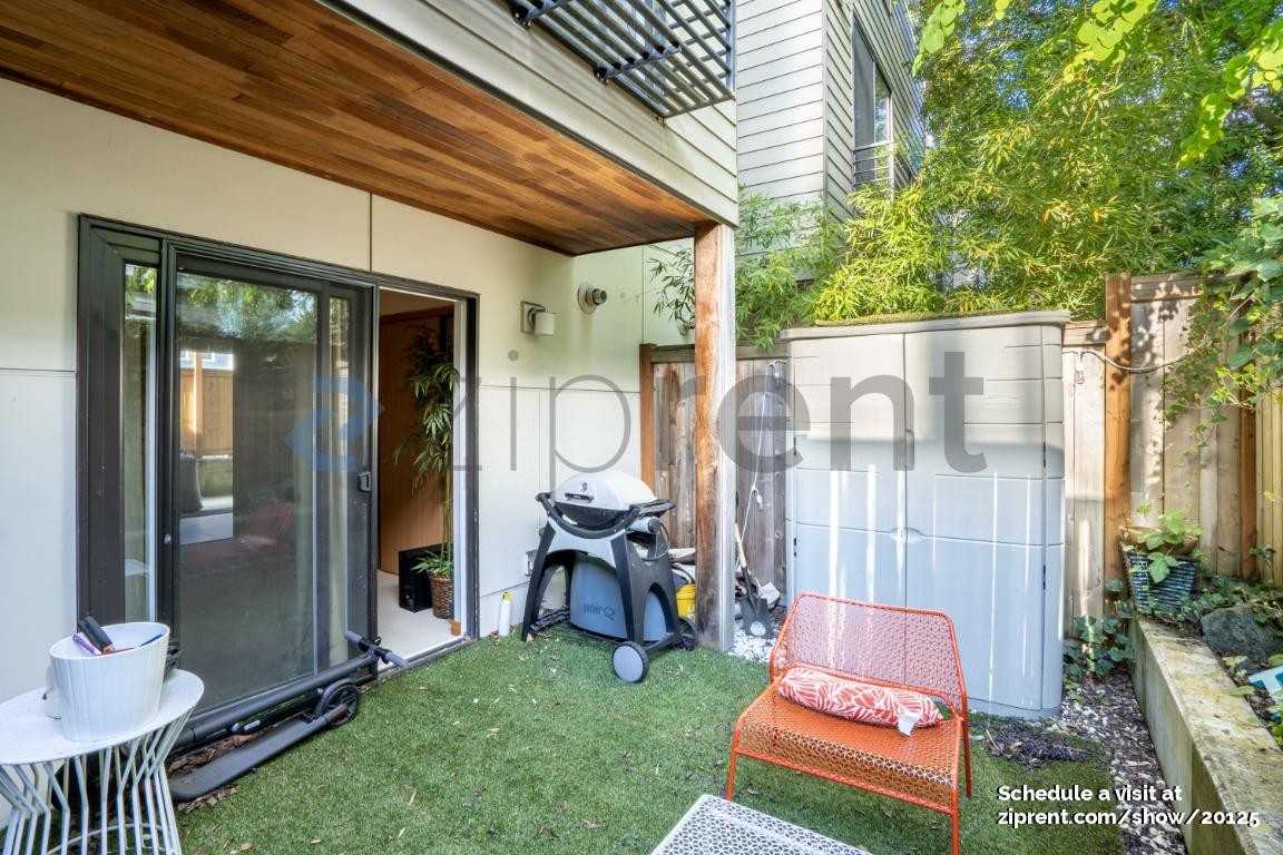 215 24th Ave E #D - Photo 4 of 21