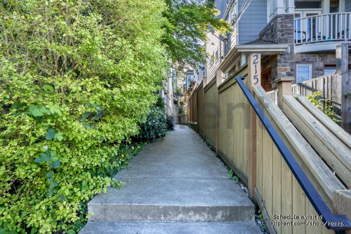215 24th Ave E #D - Photo 5 of 21