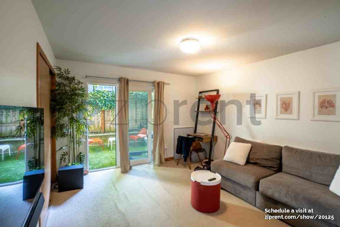 215 24th Ave E #D - Photo 6 of 21