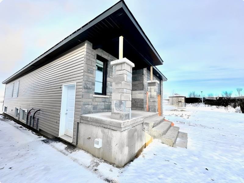 1227 Montblanc Cres Unit A - Photo 2 of 4