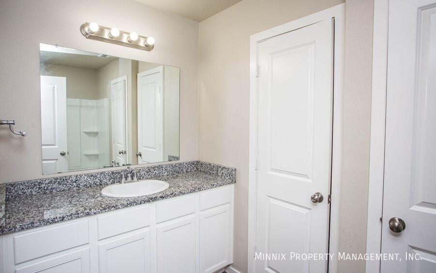 2117 N Jayton Ave #B - Photo 5 of 29