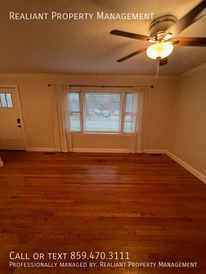 1033 Della Dr - Photo 4 of 13