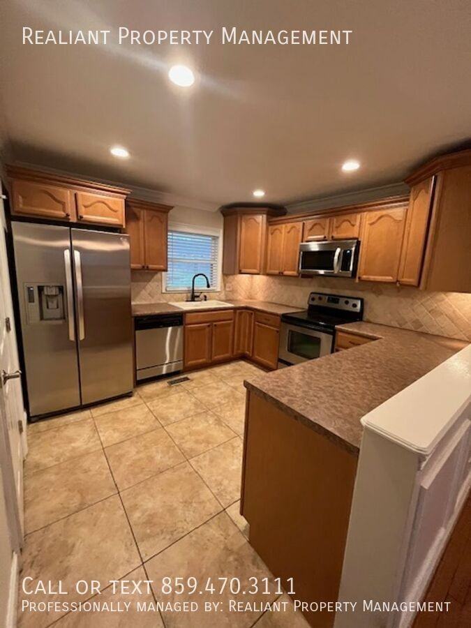 1033 Della Dr - Photo 6 of 13