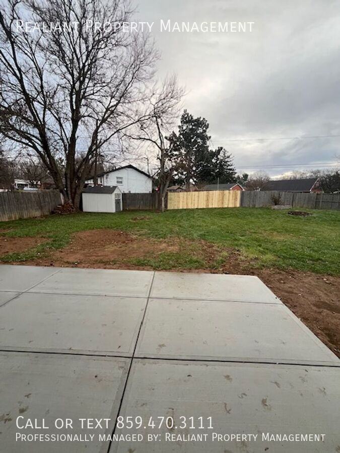 1033 Della Dr - Photo 7 of 13