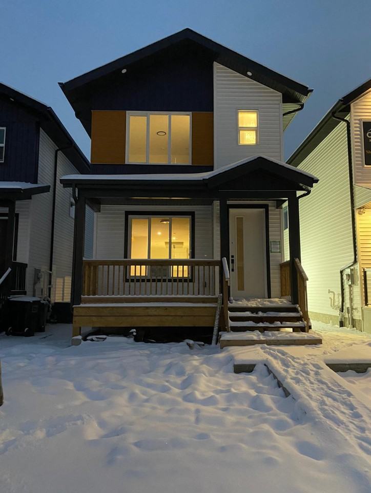 12468 47 St Nw - Photo 2 of 17