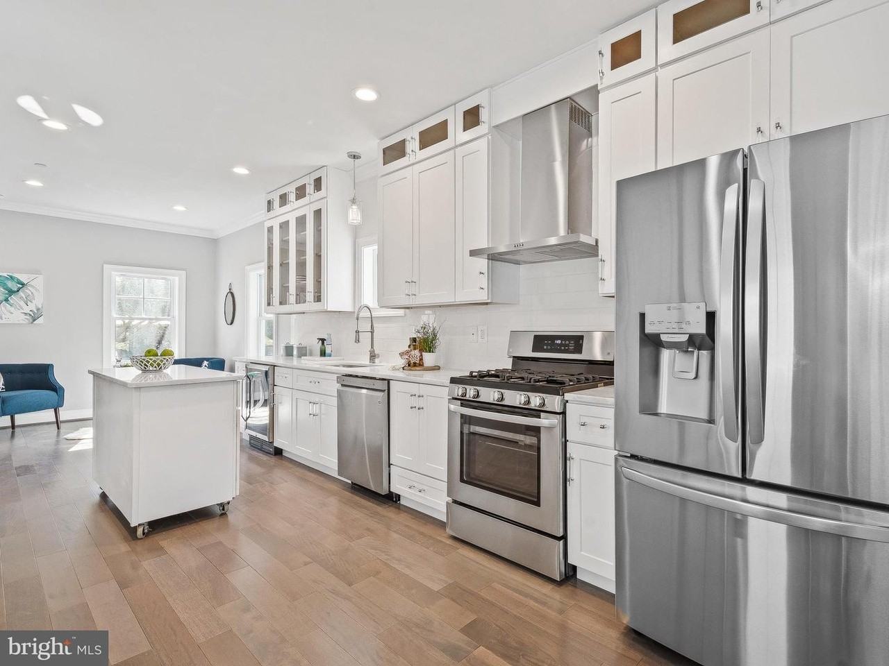 3156 Monroe St Ne - Photo 3 of 26