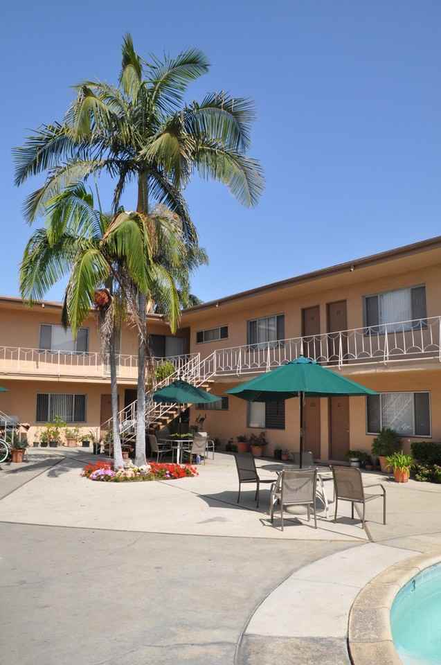 Royal Palms Apartments - Photo 6 of 10