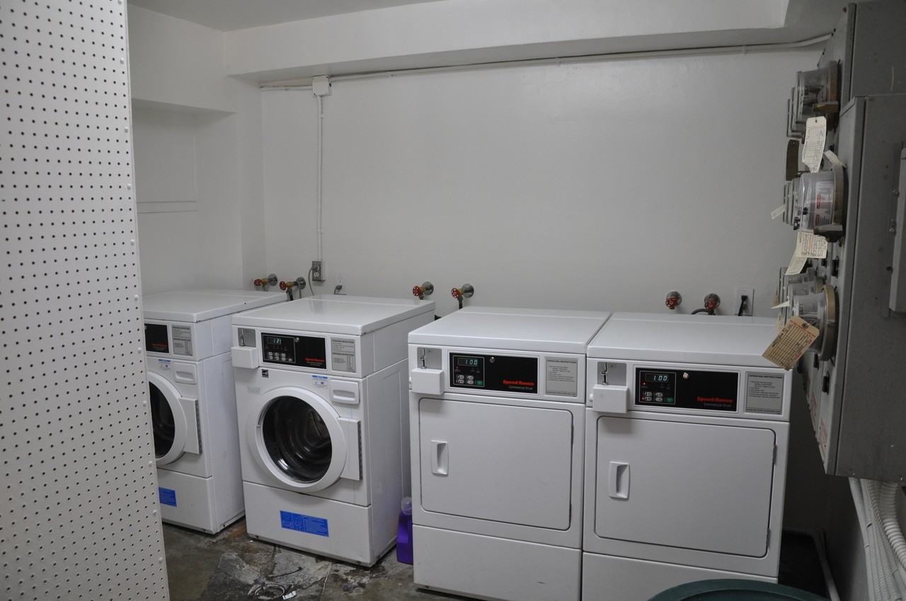 Royal Palms Apartments - Photo 7 of 10