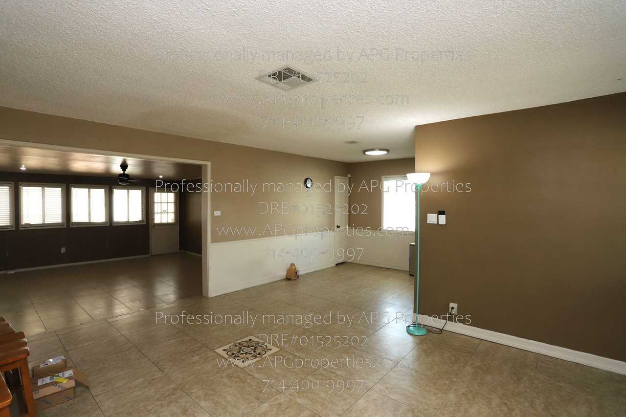 111 N Marian St - Photo 3 of 25