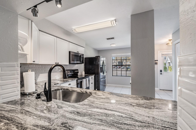 16509 Lake Brigadoon Cir - Photo 2 of 29