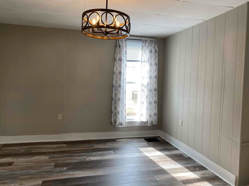 613 Moore Avenue - Photo 4 of 10