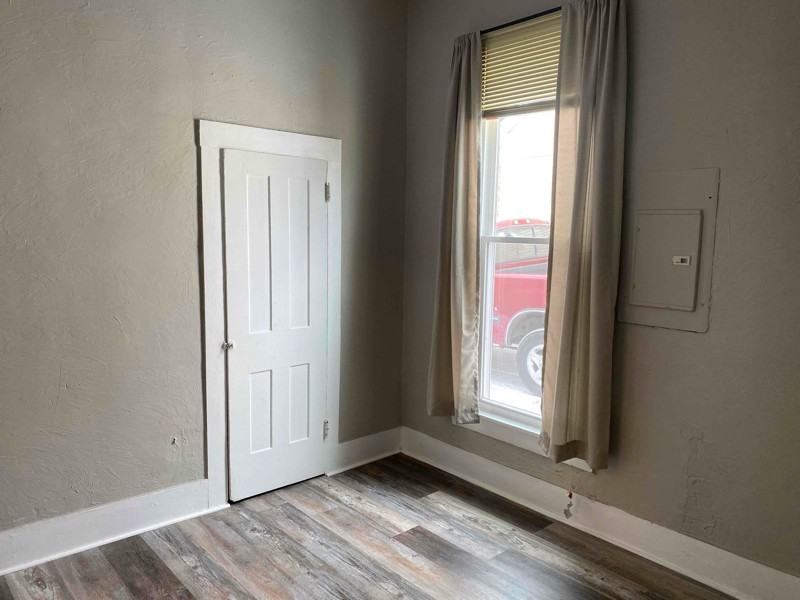 613 Moore Avenue - Photo 7 of 10