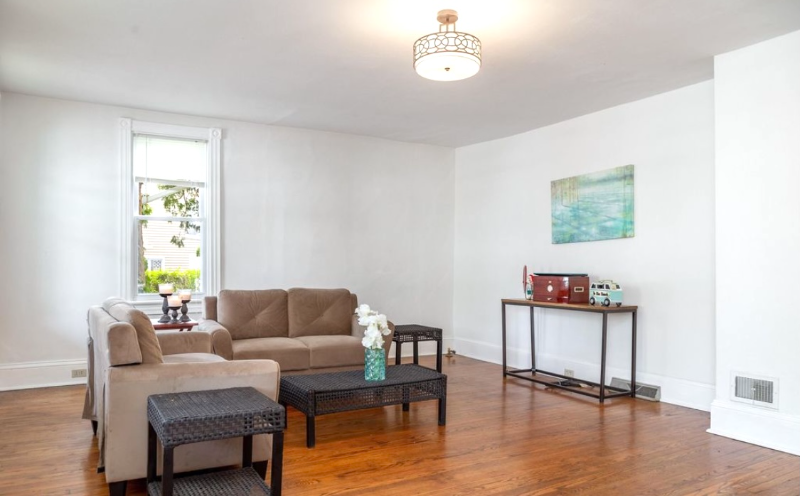 949 Vine St - Photo 2 of 4