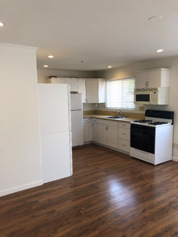 1329 Linden Ave #B - Photo 3 of 8