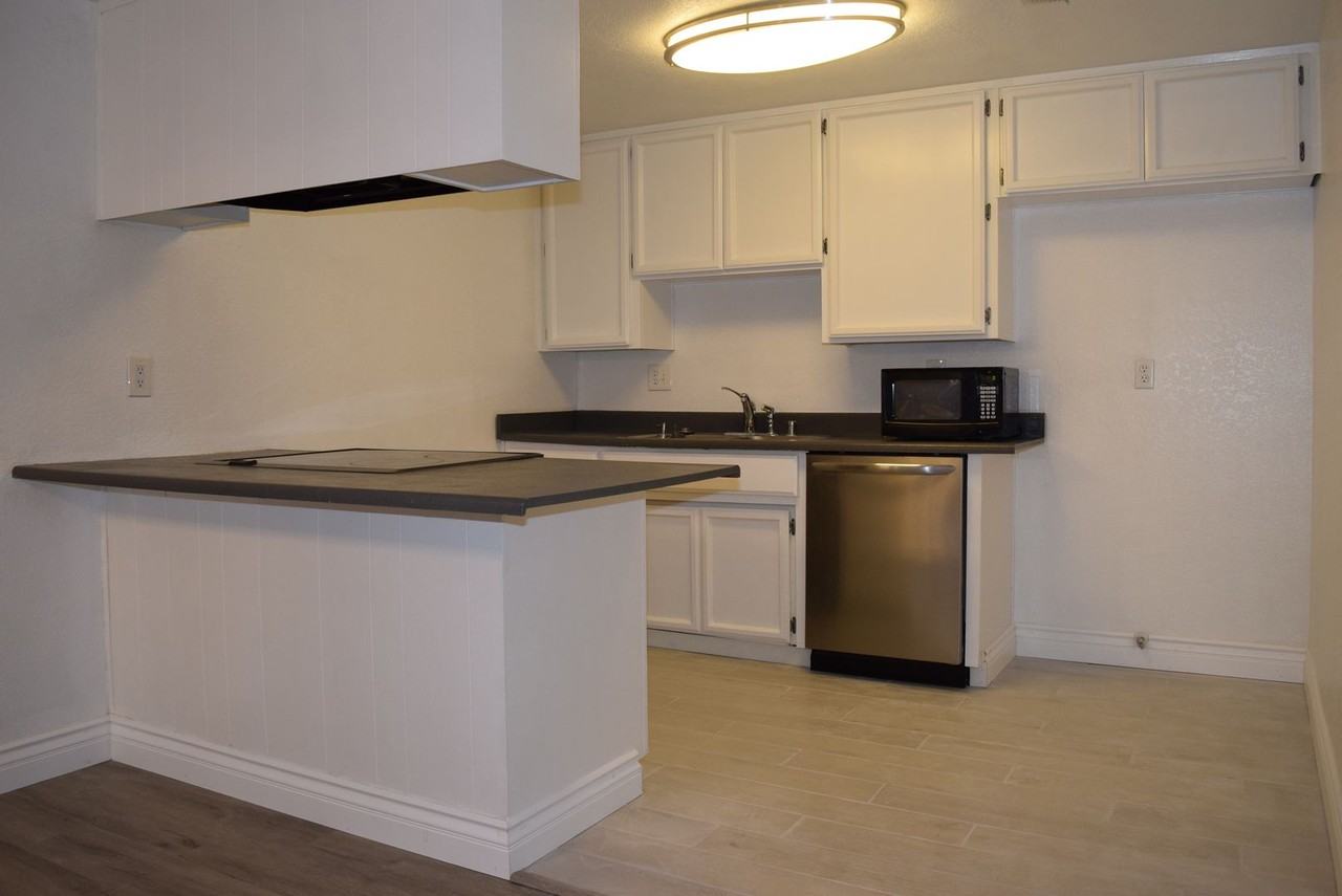 2586 S Whitney Blvd - Photo 7 of 16