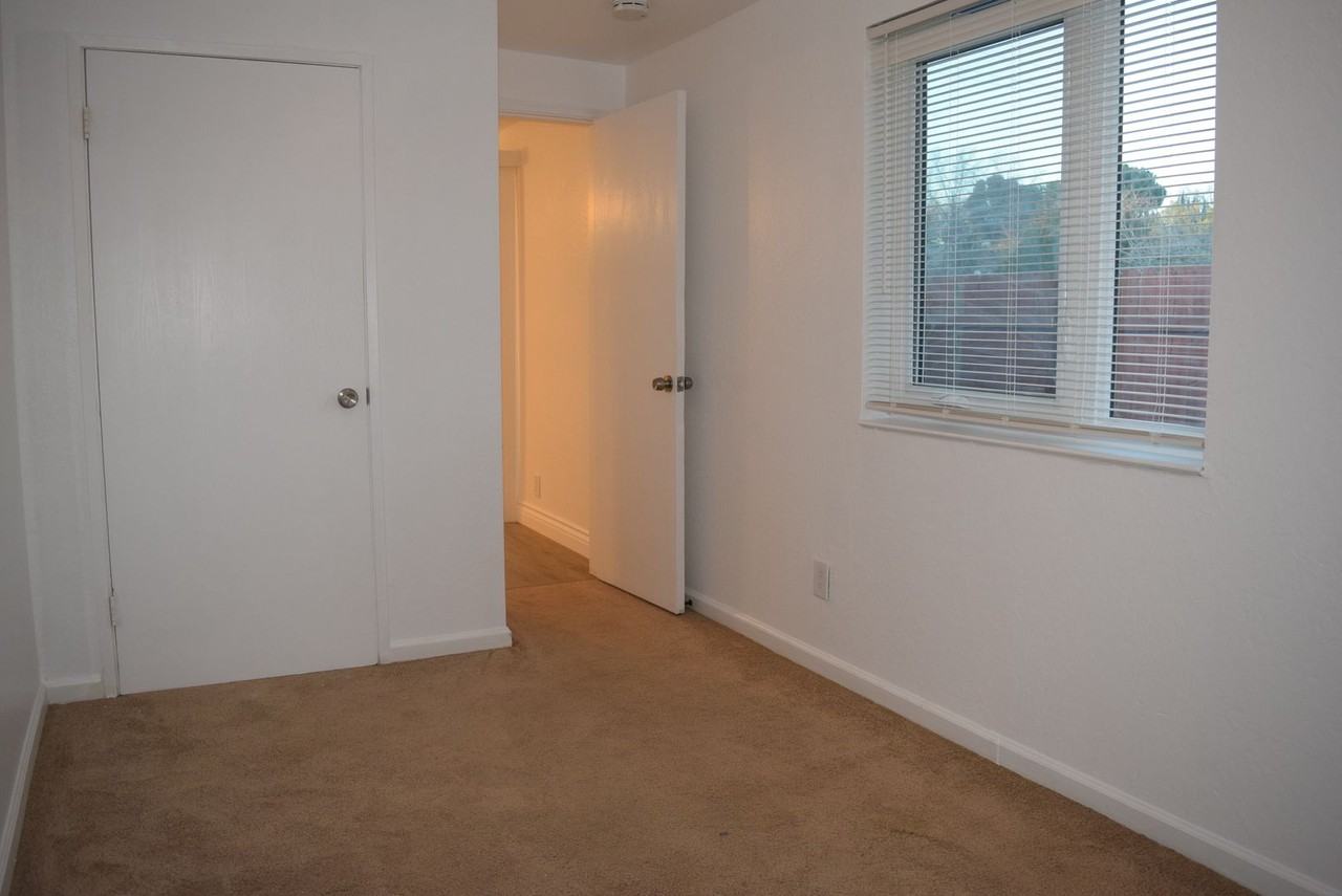 2586 S Whitney Blvd - Photo 6 of 16