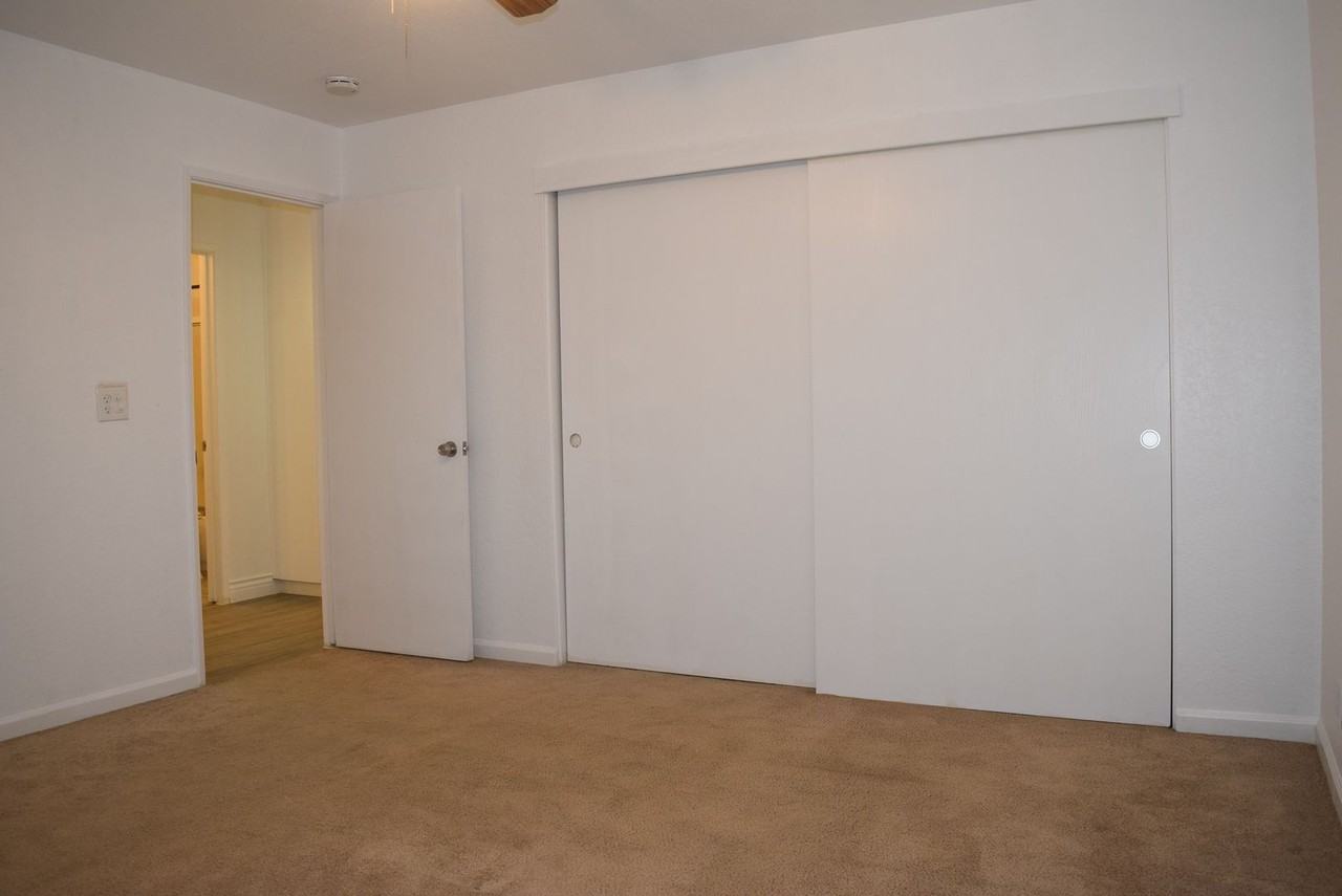 2586 S Whitney Blvd - Photo 2 of 16