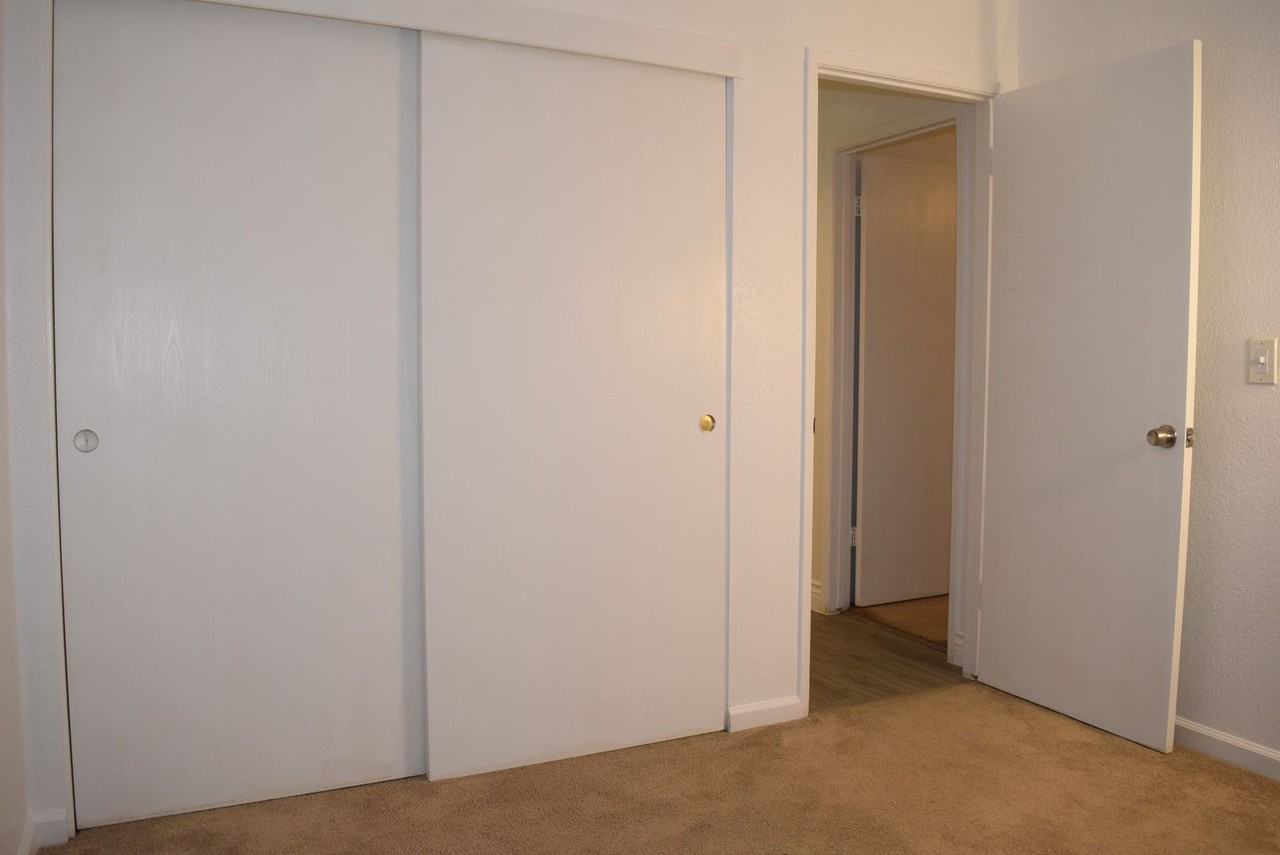 2586 S Whitney Blvd - Photo 5 of 16