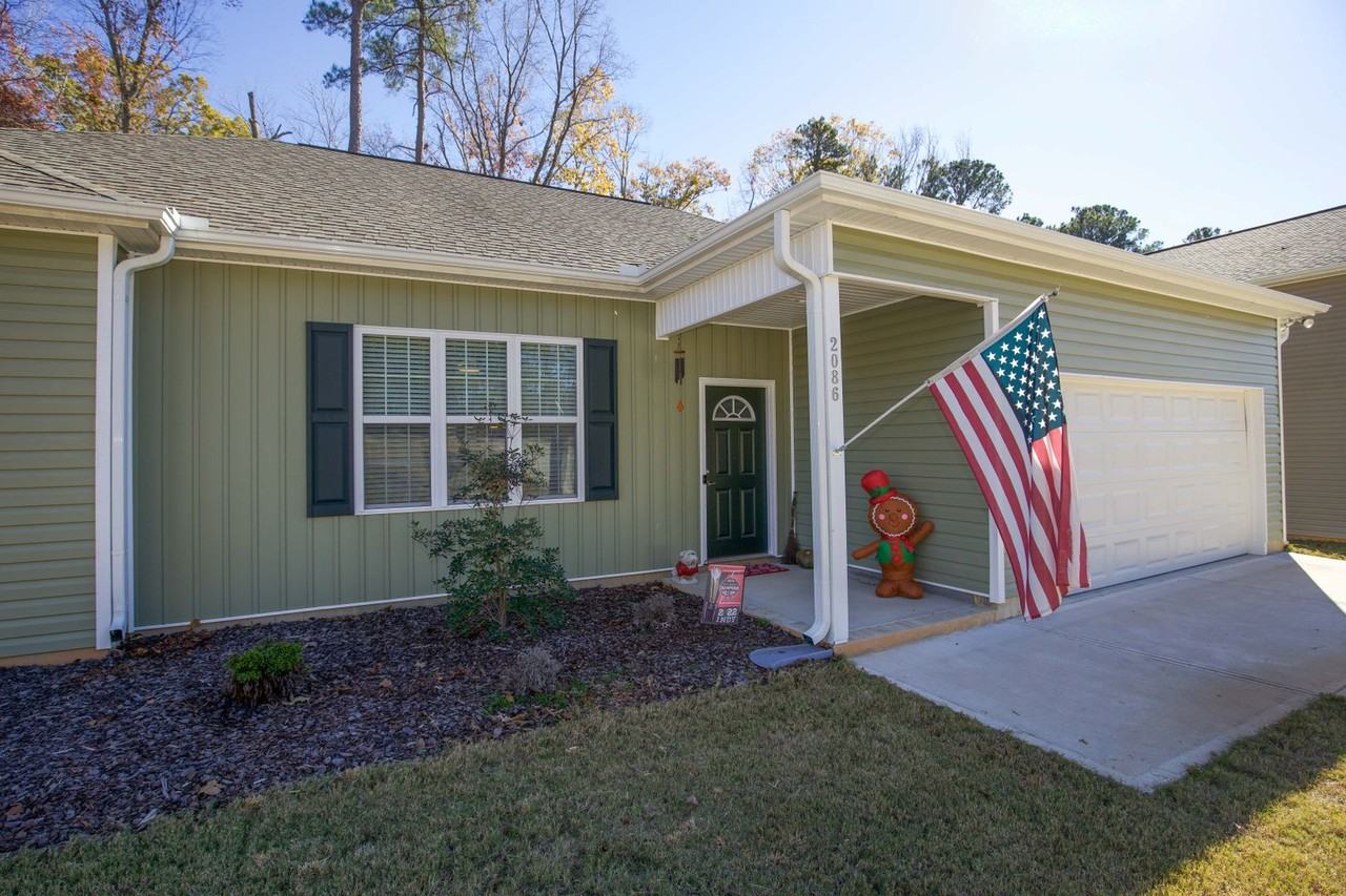 2086 Pathway Dr - Photo 2 of 39