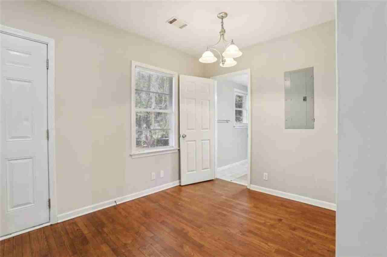 1840 Camellia Dr - Photo 5 of 33