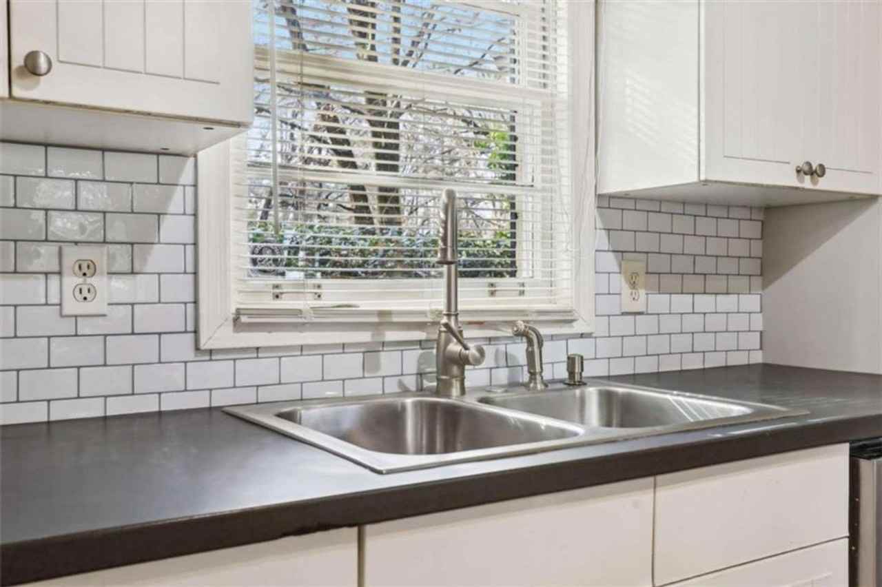 1840 Camellia Dr - Photo 6 of 33