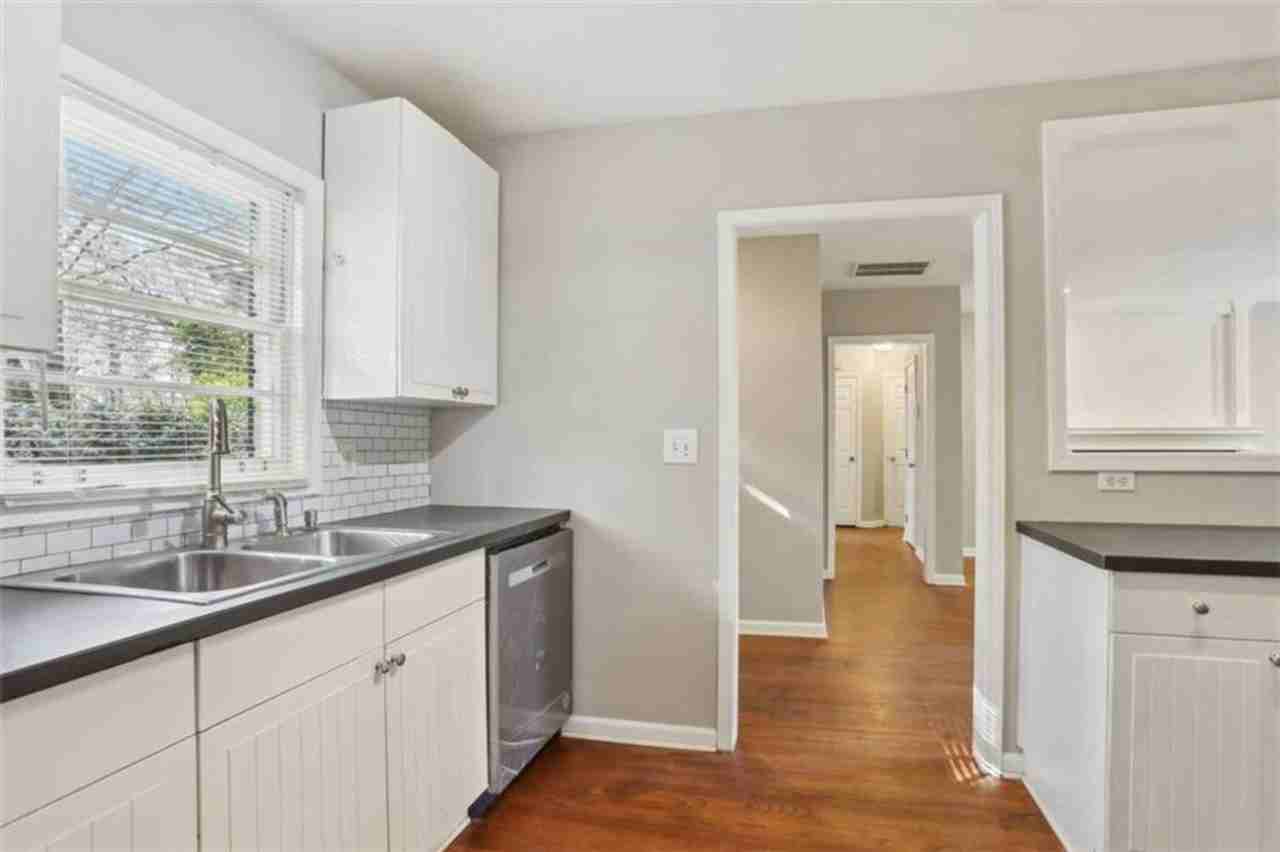 1840 Camellia Dr - Photo 7 of 33