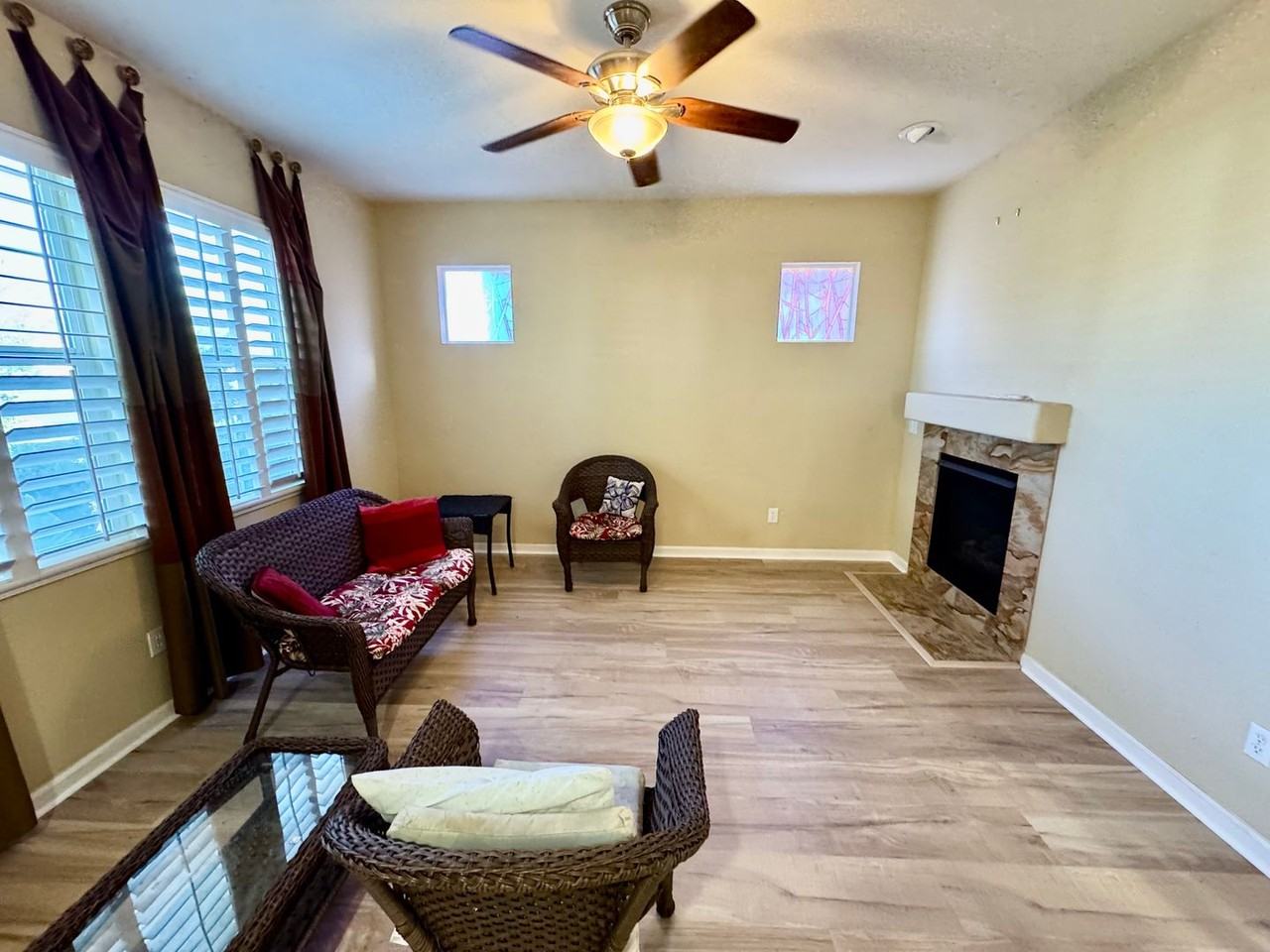 543 Machado St - Photo 4 of 21