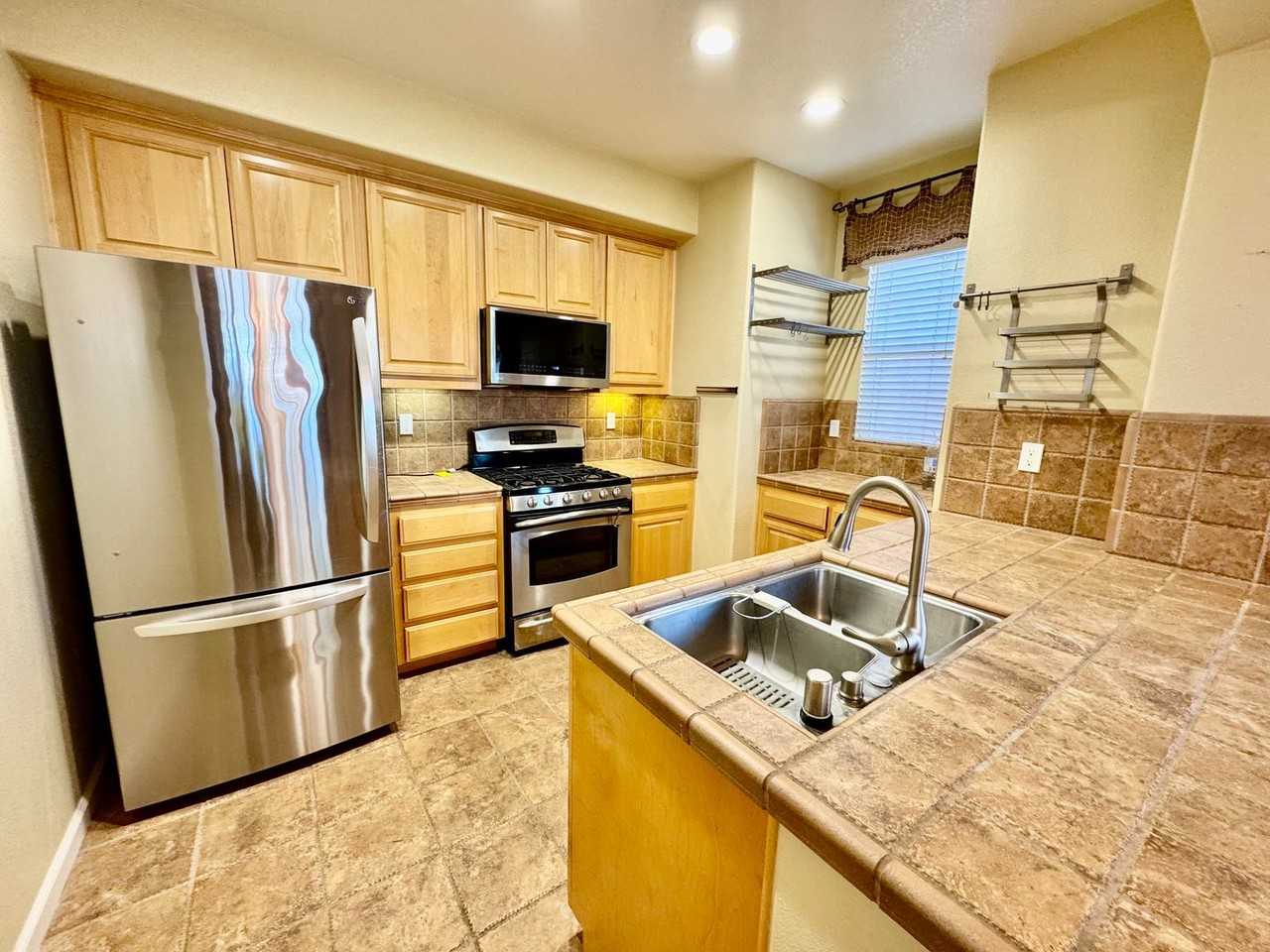 543 Machado St - Photo 5 of 21