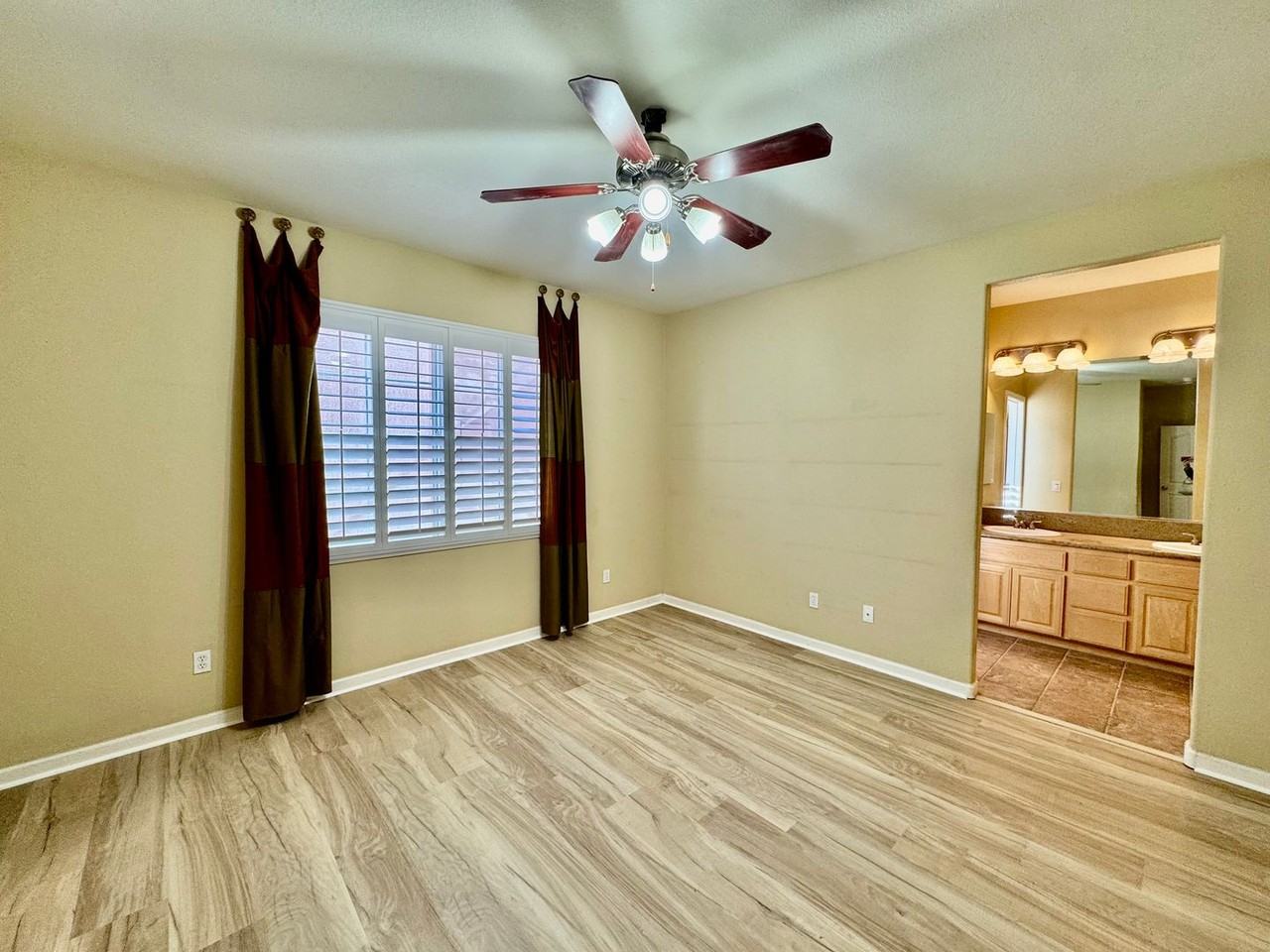 543 Machado St - Photo 7 of 21