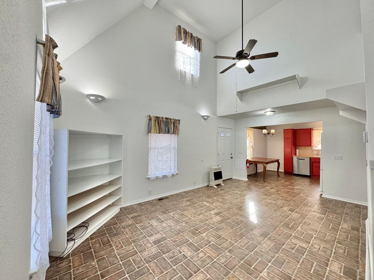 171 Madison 2415 - Photo 3 of 24