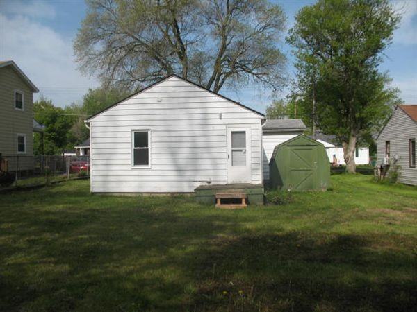 3239 Ludwig St - Photo 2 of 7