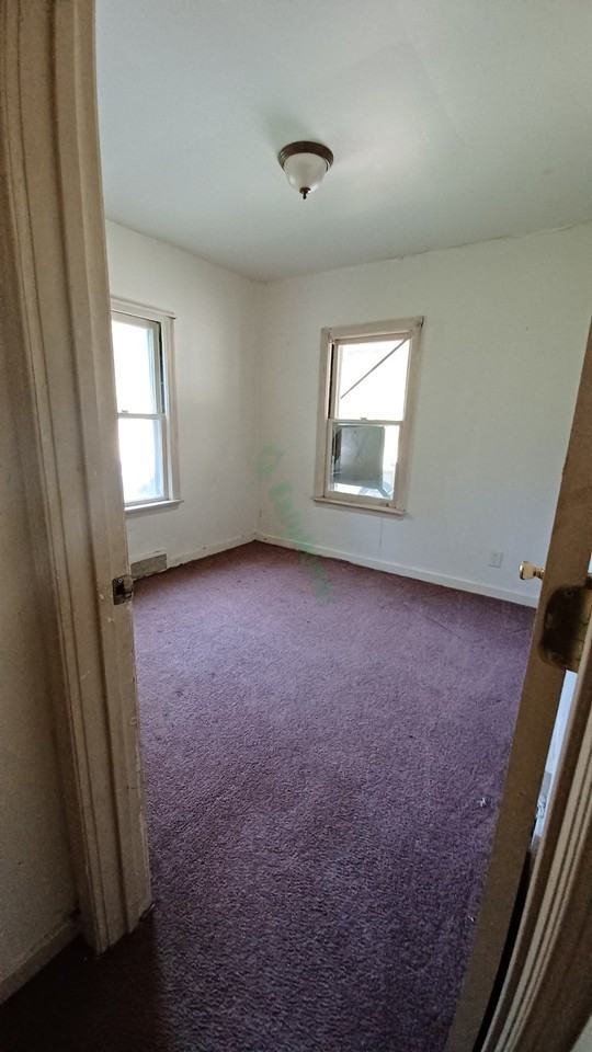 916 Lincoln Avenue - Photo 2 of 15