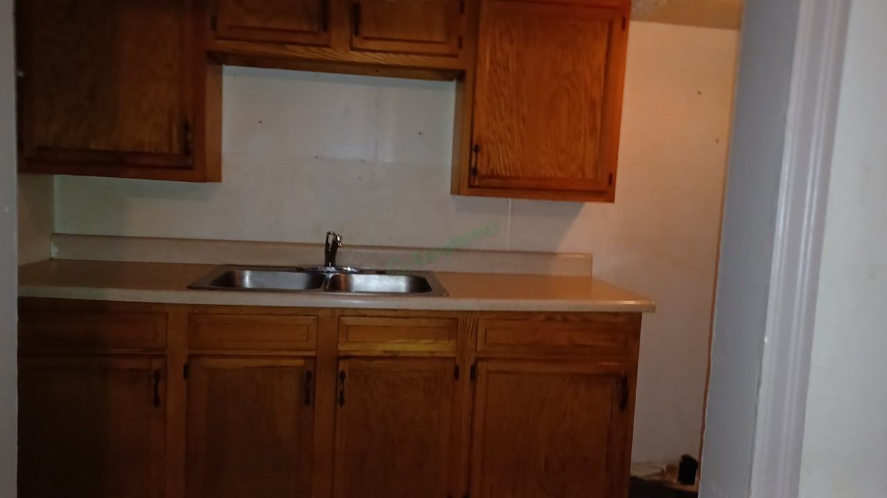 916 Lincoln Avenue - Photo 3 of 15