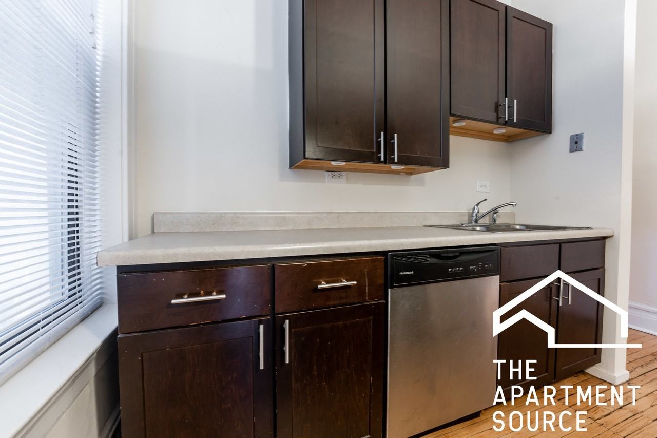 3527 N Wilton Ave #1R - Photo 2 of 13