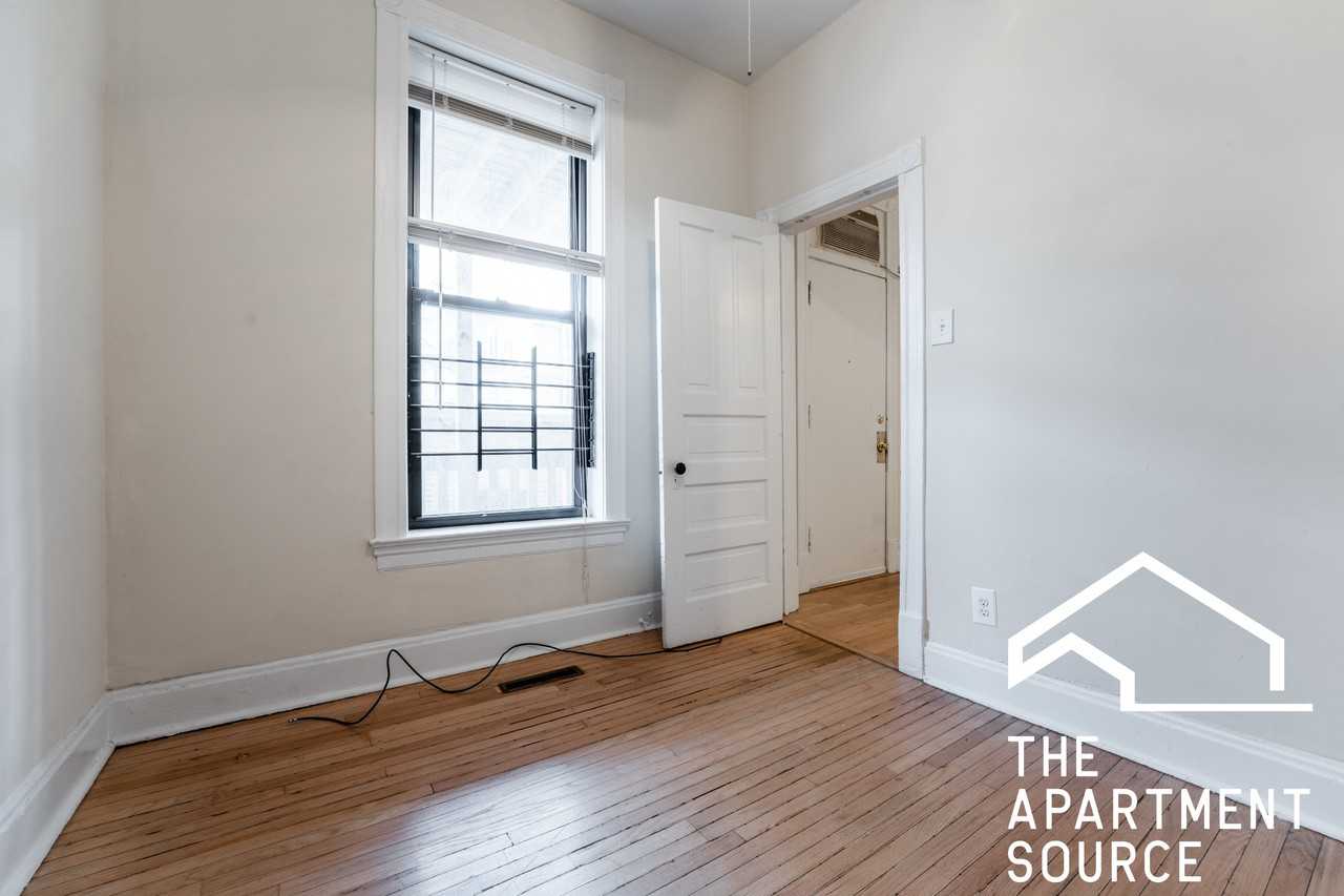 3527 N Wilton Ave #1R - Photo 3 of 13