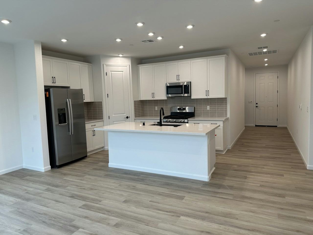 679 Estancia St - Photo 3 of 12