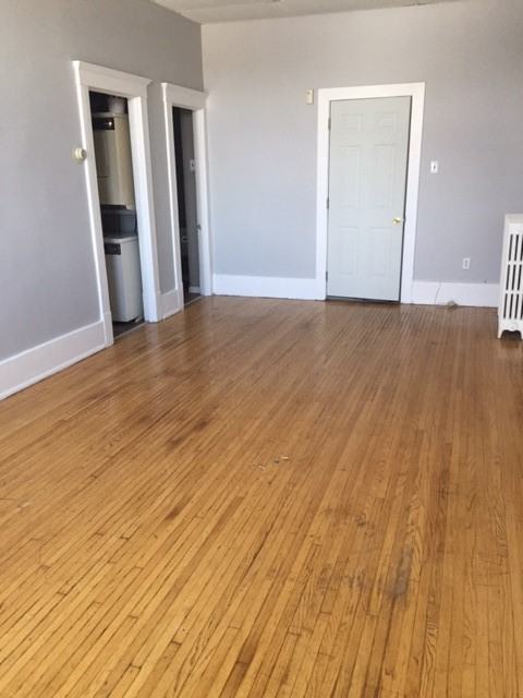 170 Christina St N #B - Photo 3 of 10